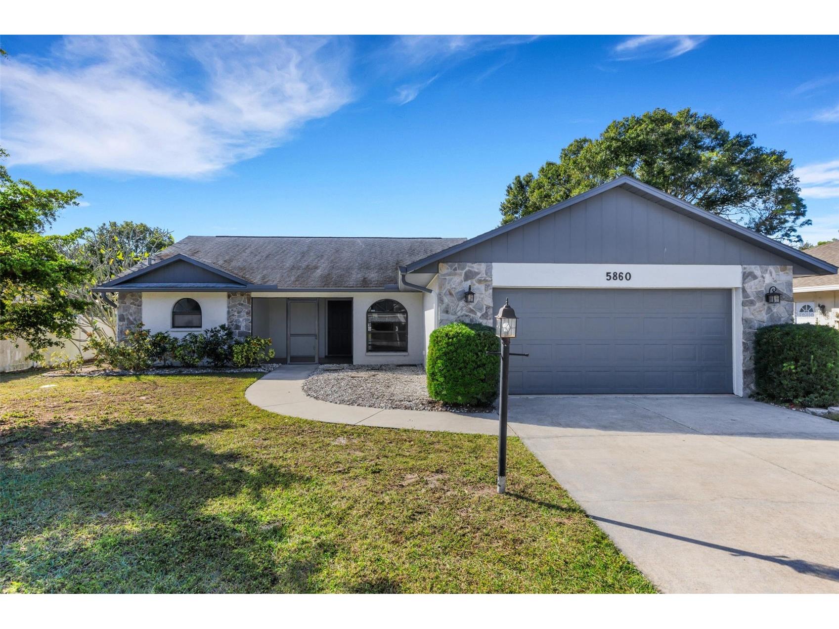 5860 Milton Avenue Sarasota FL 34243 A4675386 image1