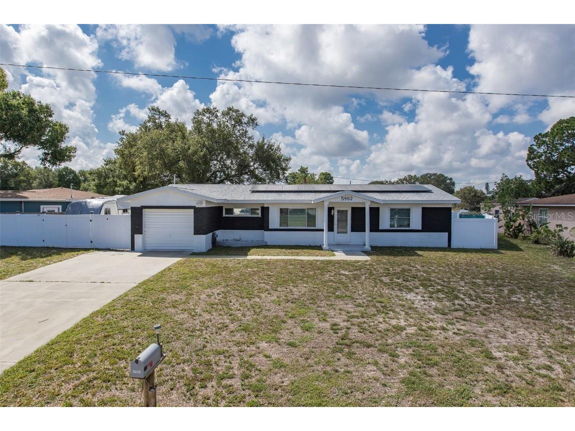 5862 48th Avenue N Kenneth City FL 33709 W7855607 image1