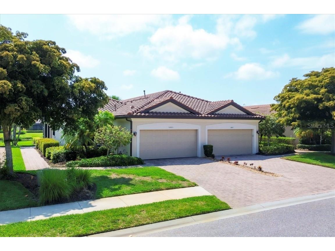 5863 Cavano Drive Sarasota FL 34231 A4655883 image1