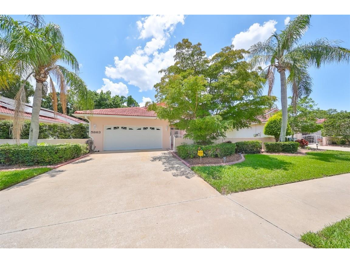 5863 Lakeside Woods Circle Sarasota FL 34243 A4612135 image1
