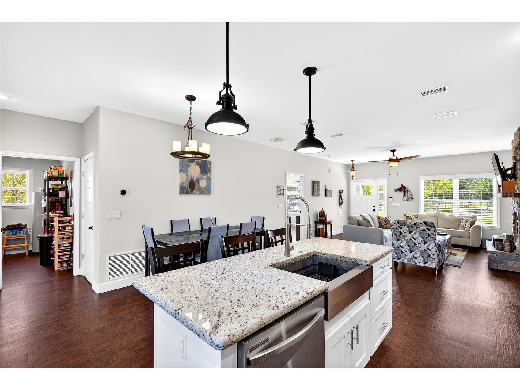 5864 NW State Road 45 Newberry FL 32669 OM720684 image14