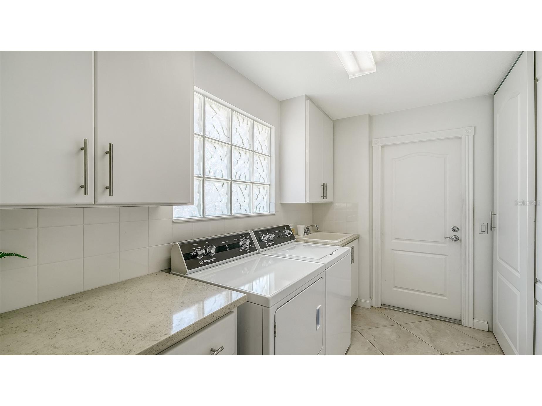 5867 Helicon Place Sarasota FL 34238 A4689669 image29