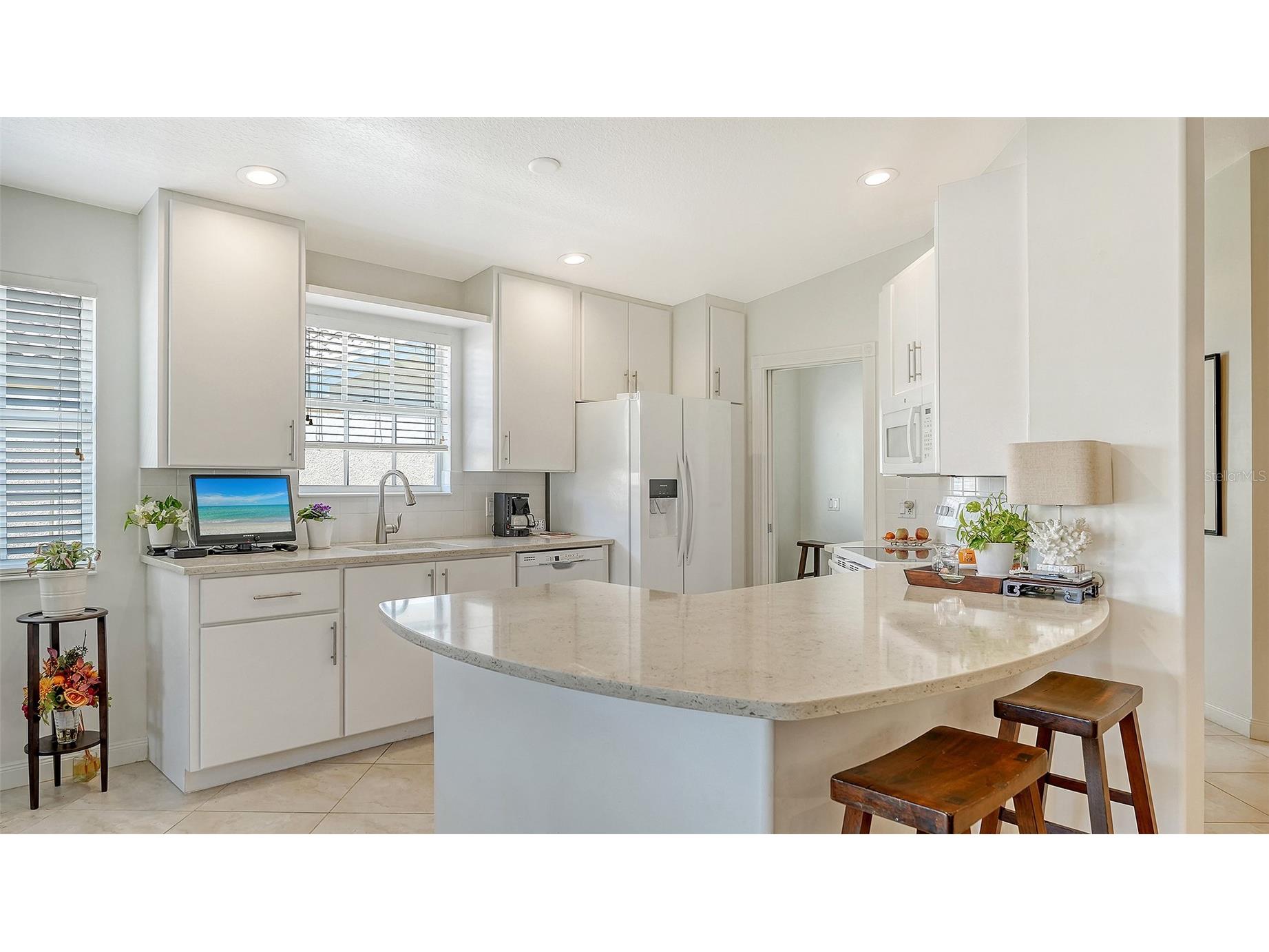 5867 Helicon Place Sarasota FL 34238 A4689669 image4