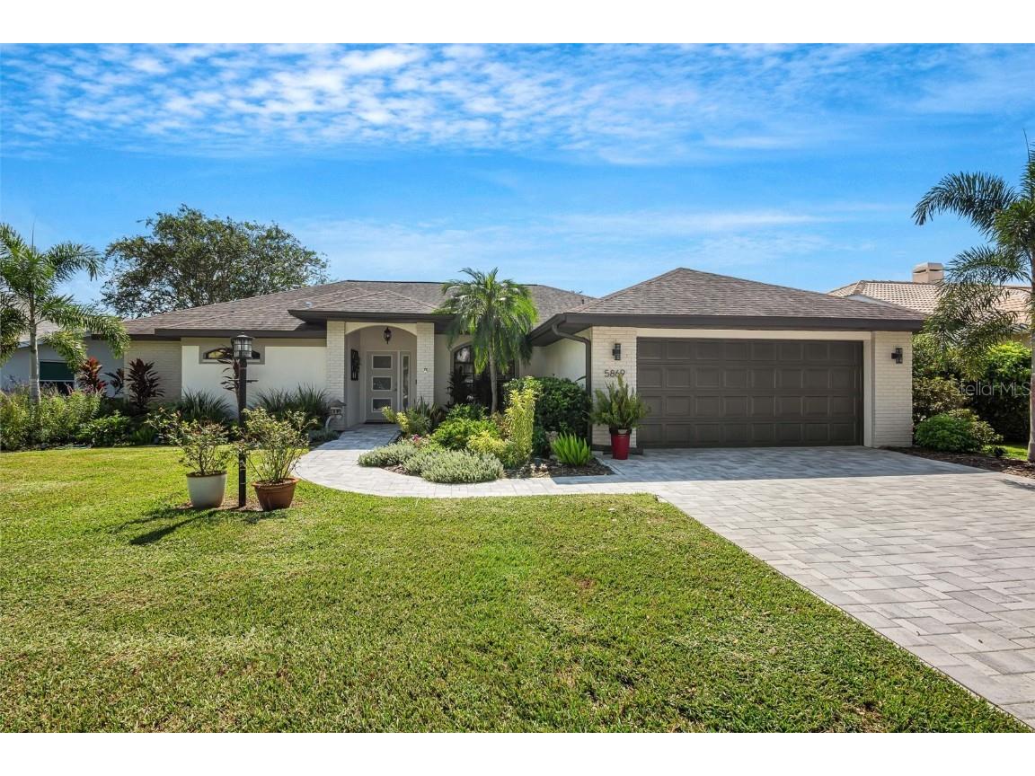 5869 Carriage Drive Sarasota FL 34243 A4582807 image1