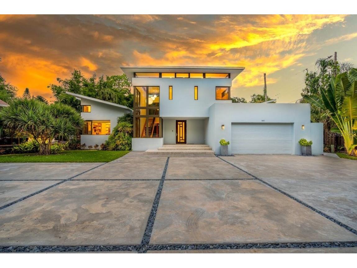 587 47th Street Sarasota FL 34234 A4662279 image1