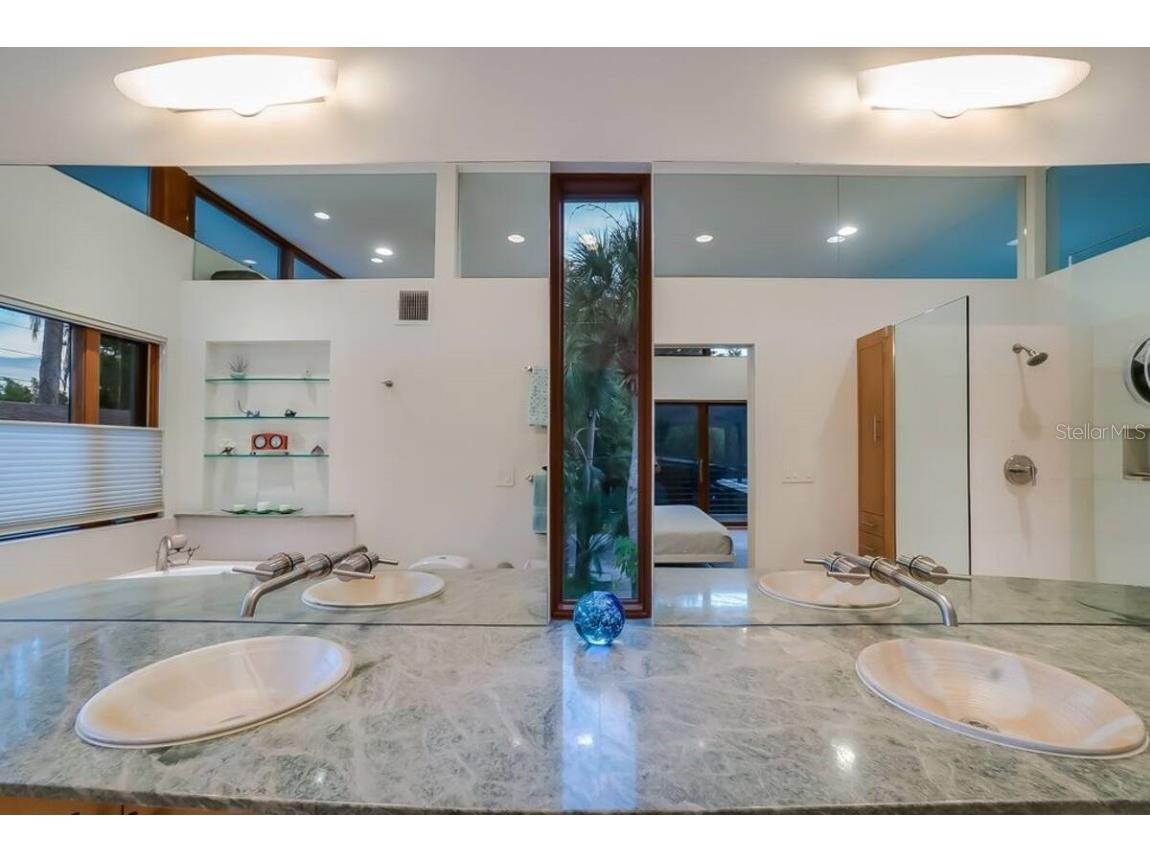 587 47th Street Sarasota FL 34234 A4662279 image10