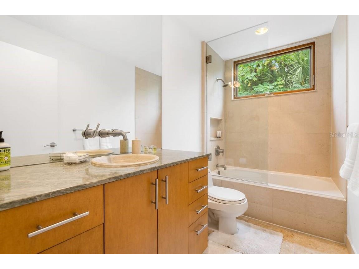 587 47th Street Sarasota FL 34234 A4662279 image11