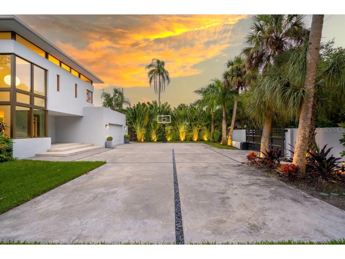 587 47th Street Sarasota FL 34234 A4662279 image3