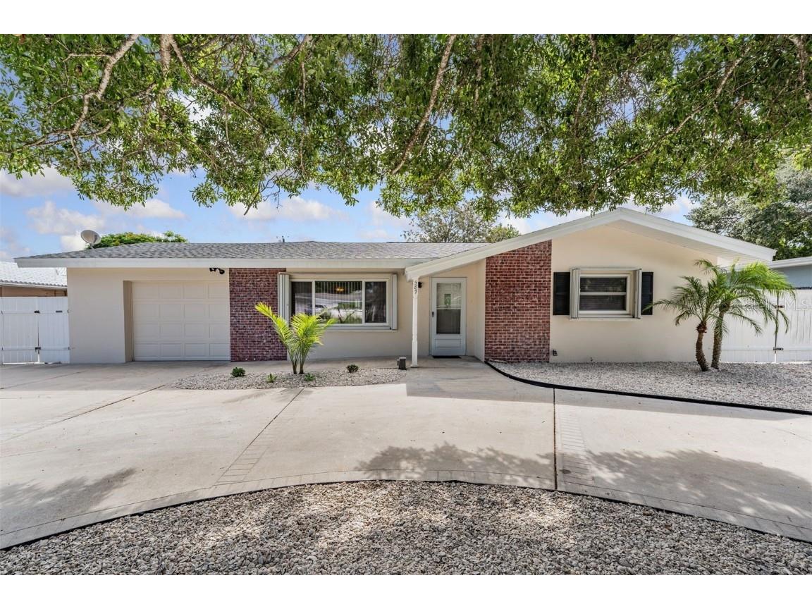587 Circle Drive E Largo FL 33770 U8219352 image1