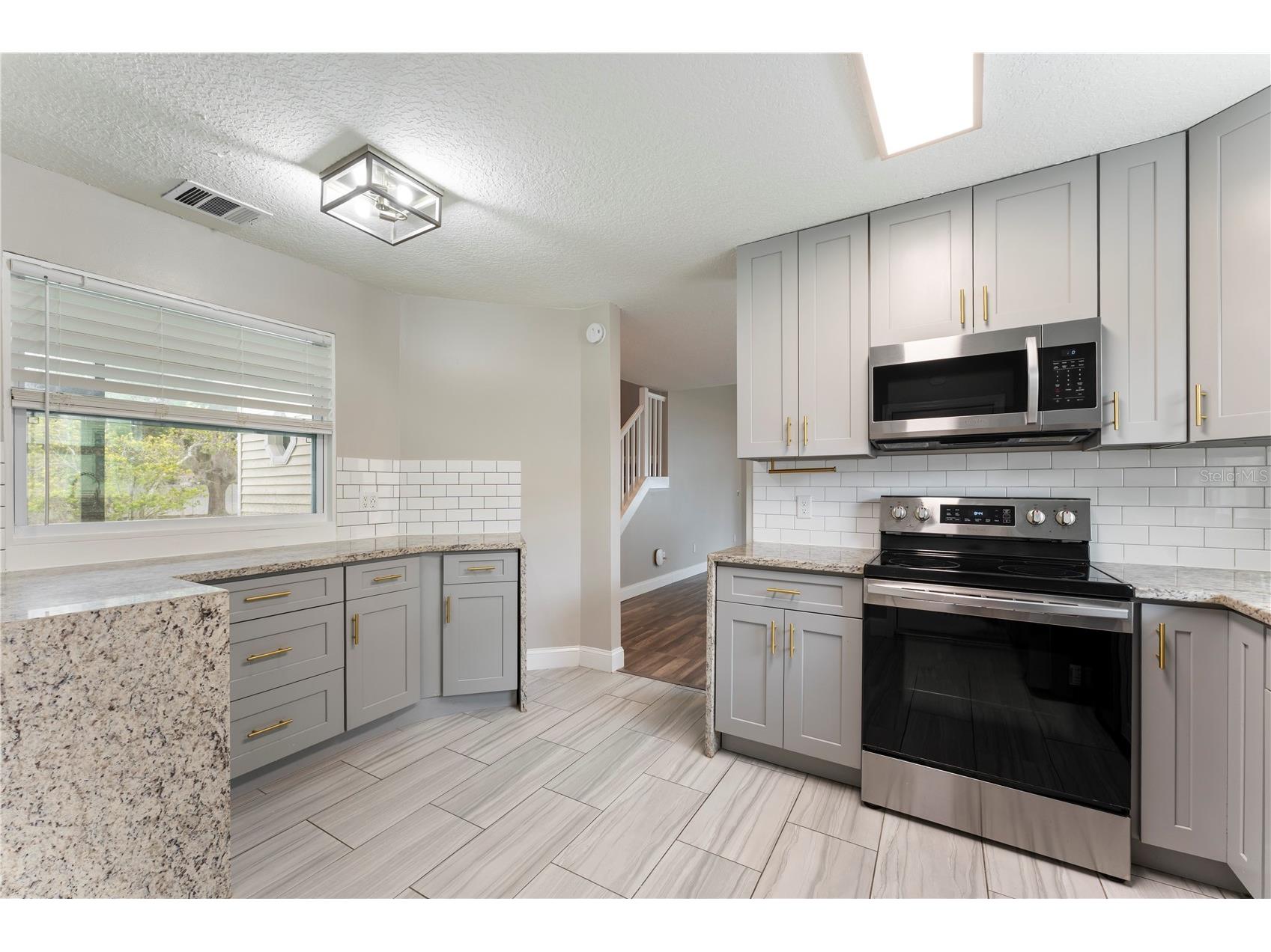 587 Portland Circle Apopka FL 32703 O6411429 image2