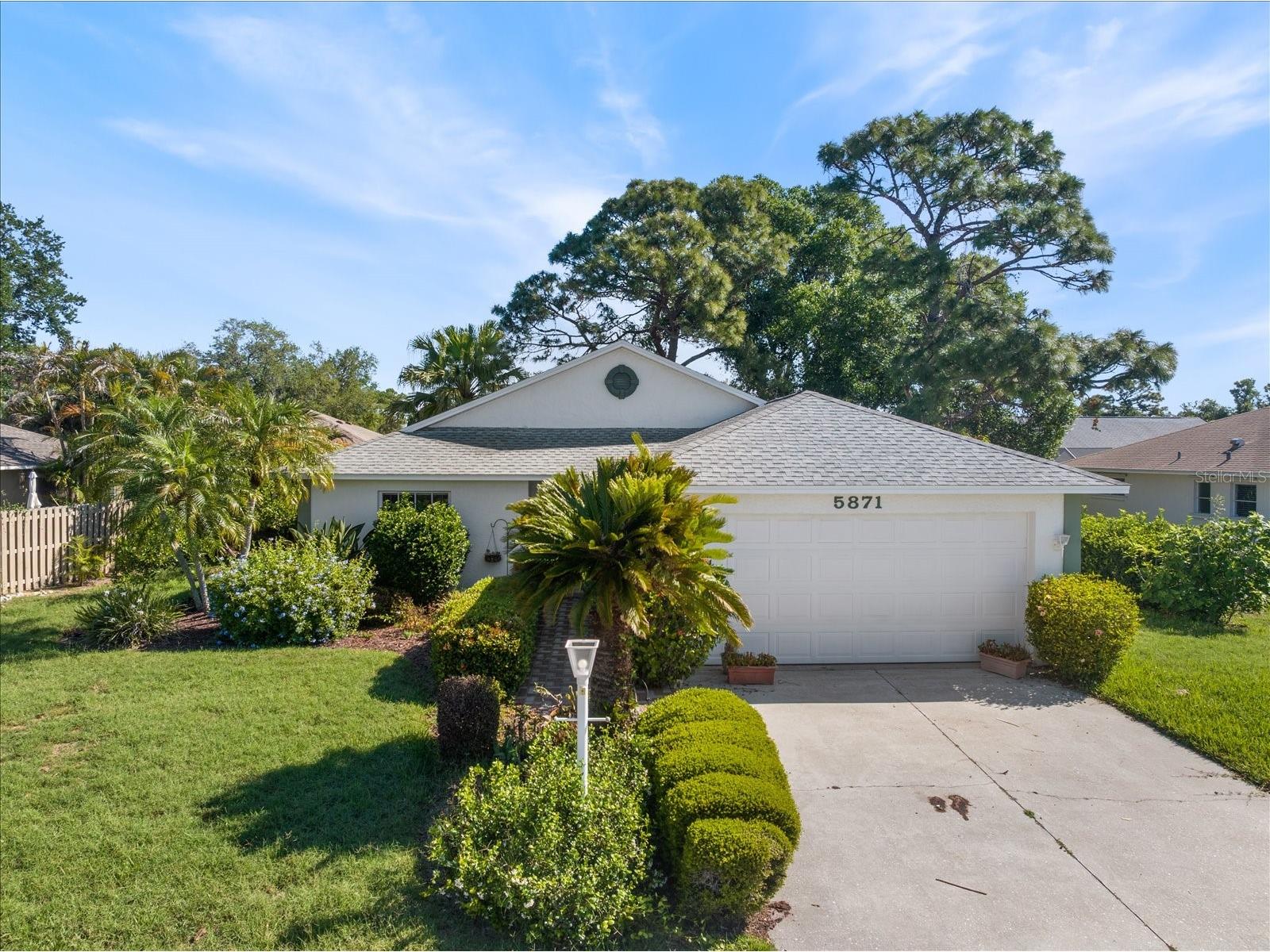 5871 Helen Way Sarasota FL 34243 A4690035 image1
