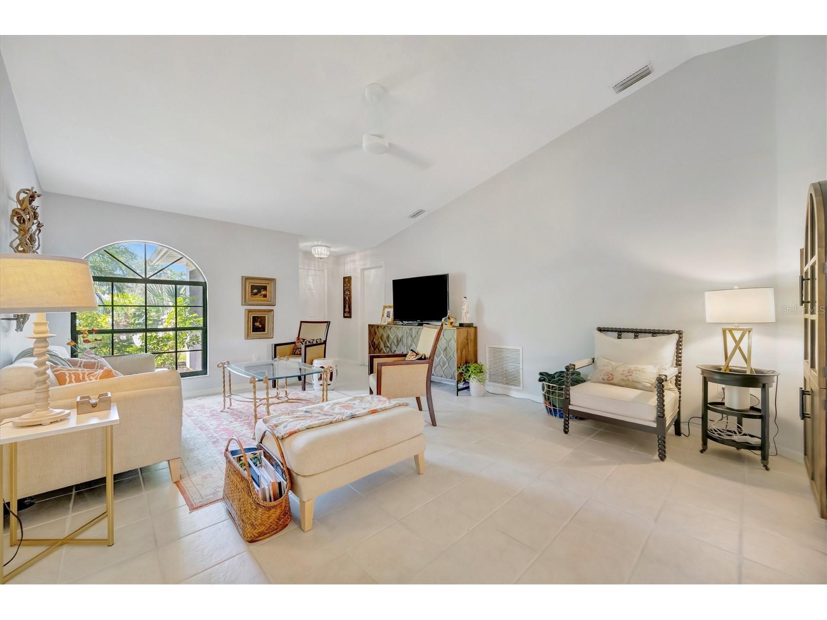 5872 Pauma Court Sarasota FL 34232 A4694714 image7