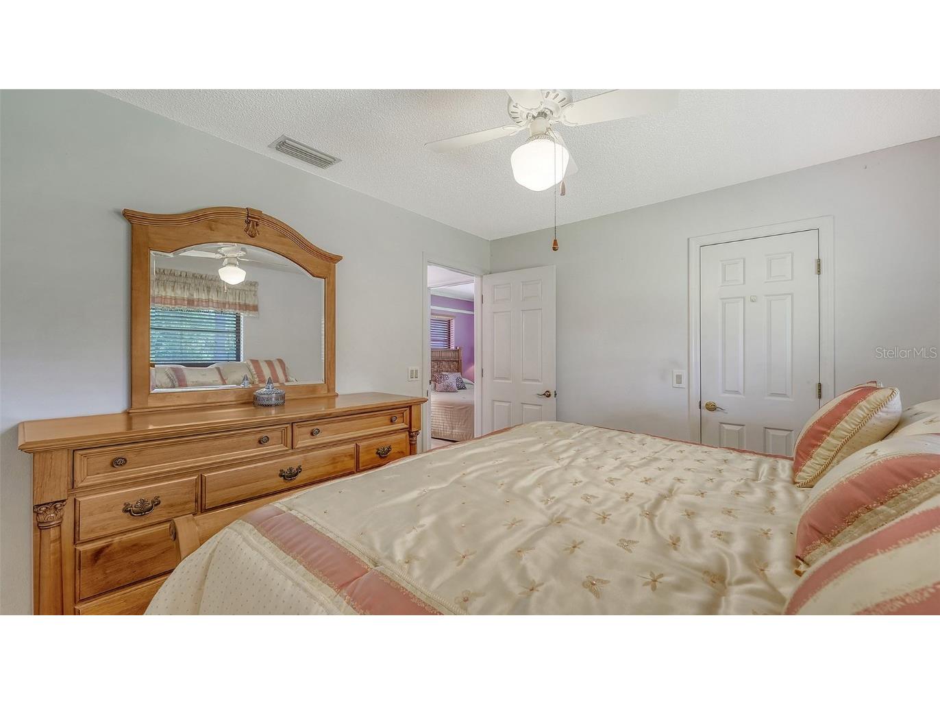 5879 Ravenwood Drive Sarasota FL 34243 A4660207 image33