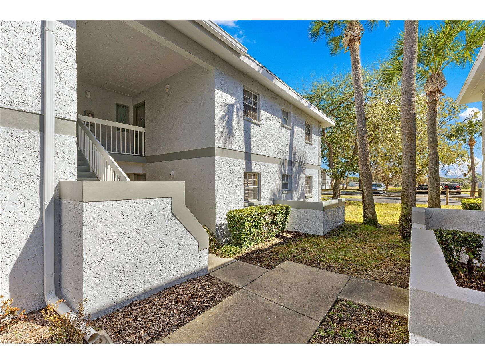 588 Fairways Lane #E201 Ocala FL 34472 OM718617 image1