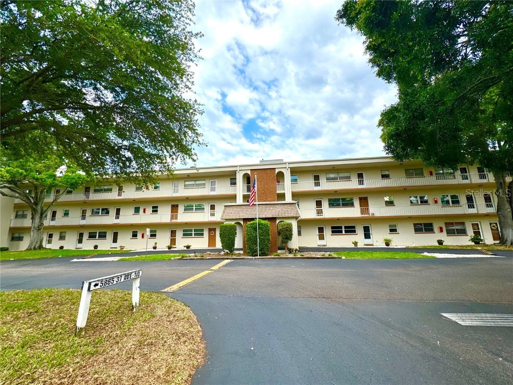 5880 38th Avenue N #103 Saint Petersburg FL 33710 U8243390 image1