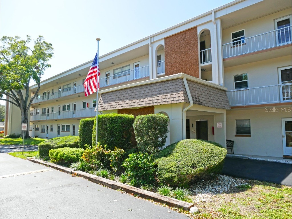 5880 38th Avenue N #301 Saint Petersburg FL 33710 U8218550 image1