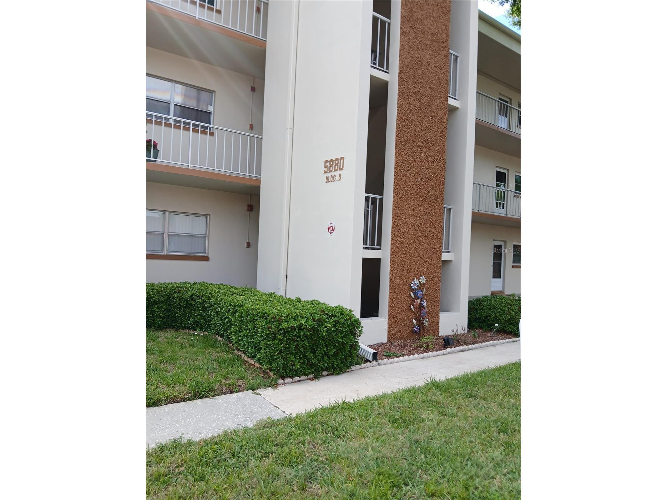 5880 38th Avenue N #304 Saint Petersburg FL 33710 TB8496305 image1