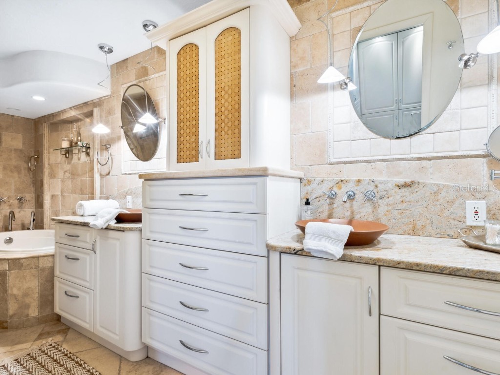 5880 Midnight Pass Road #207 Sarasota FL 34242 - BEACH FRONT CONDO ON GULF A4653410 image15