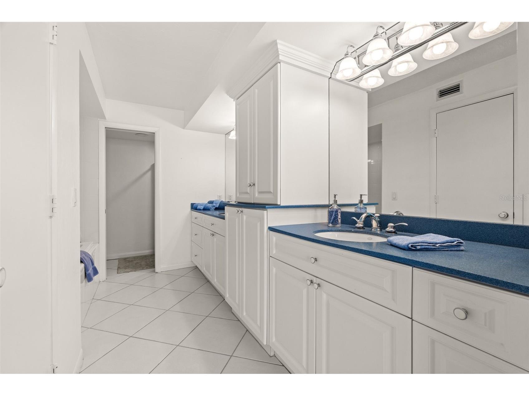 5880 Midnight Pass Road #605 Sarasota FL 34242 A4683118 image35
