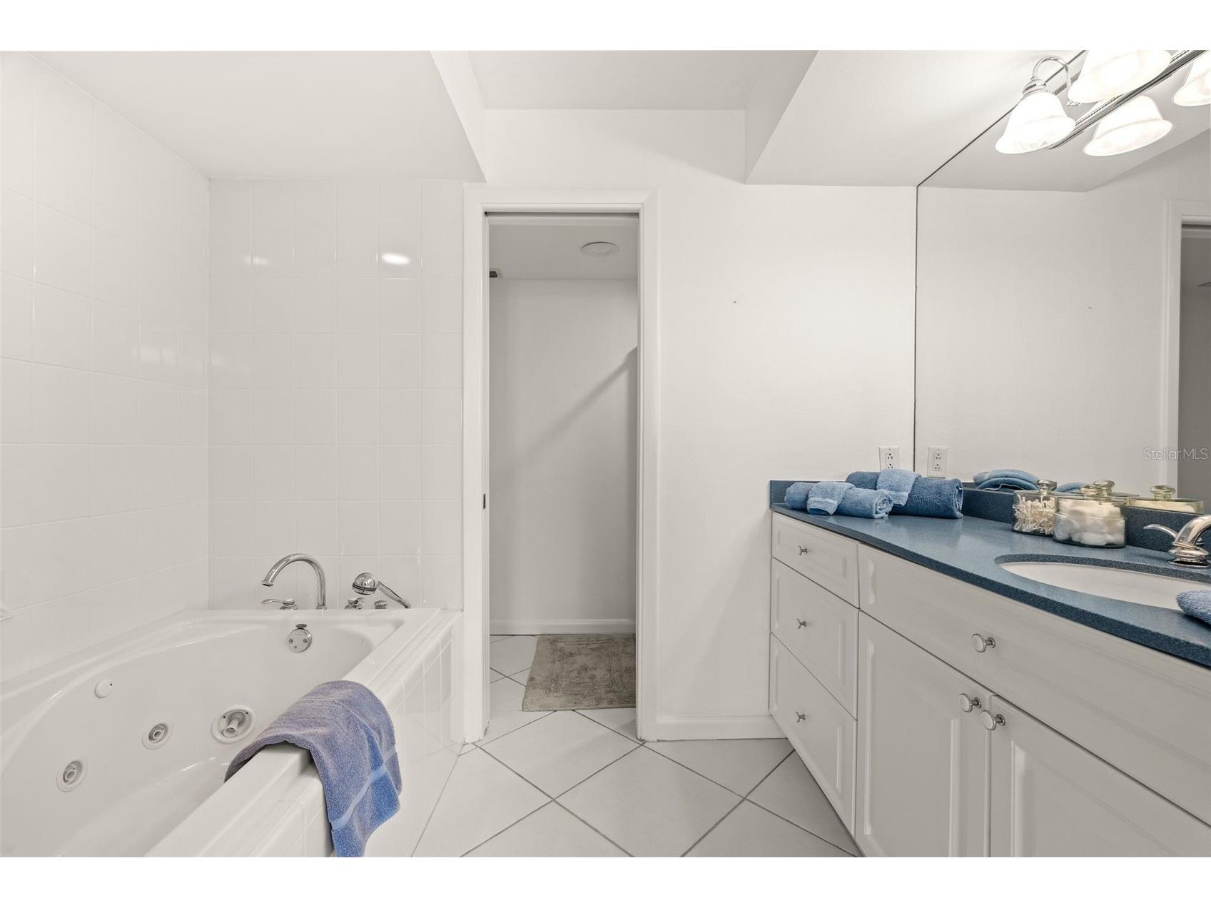 5880 Midnight Pass Road #605 Sarasota FL 34242 A4683118 image36