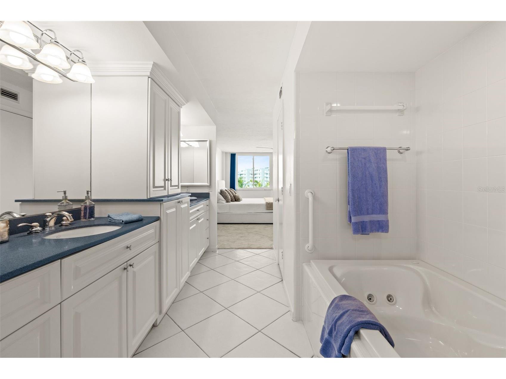 5880 Midnight Pass Road #605 Sarasota FL 34242 A4683118 image38