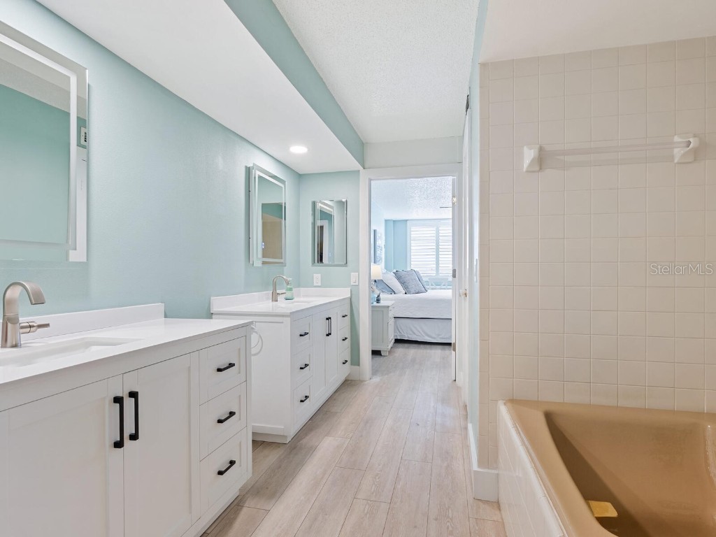 5880 Midnight Pass Road #906 Sarasota FL 34242 - GULF OF MEXICO A4670194 image24