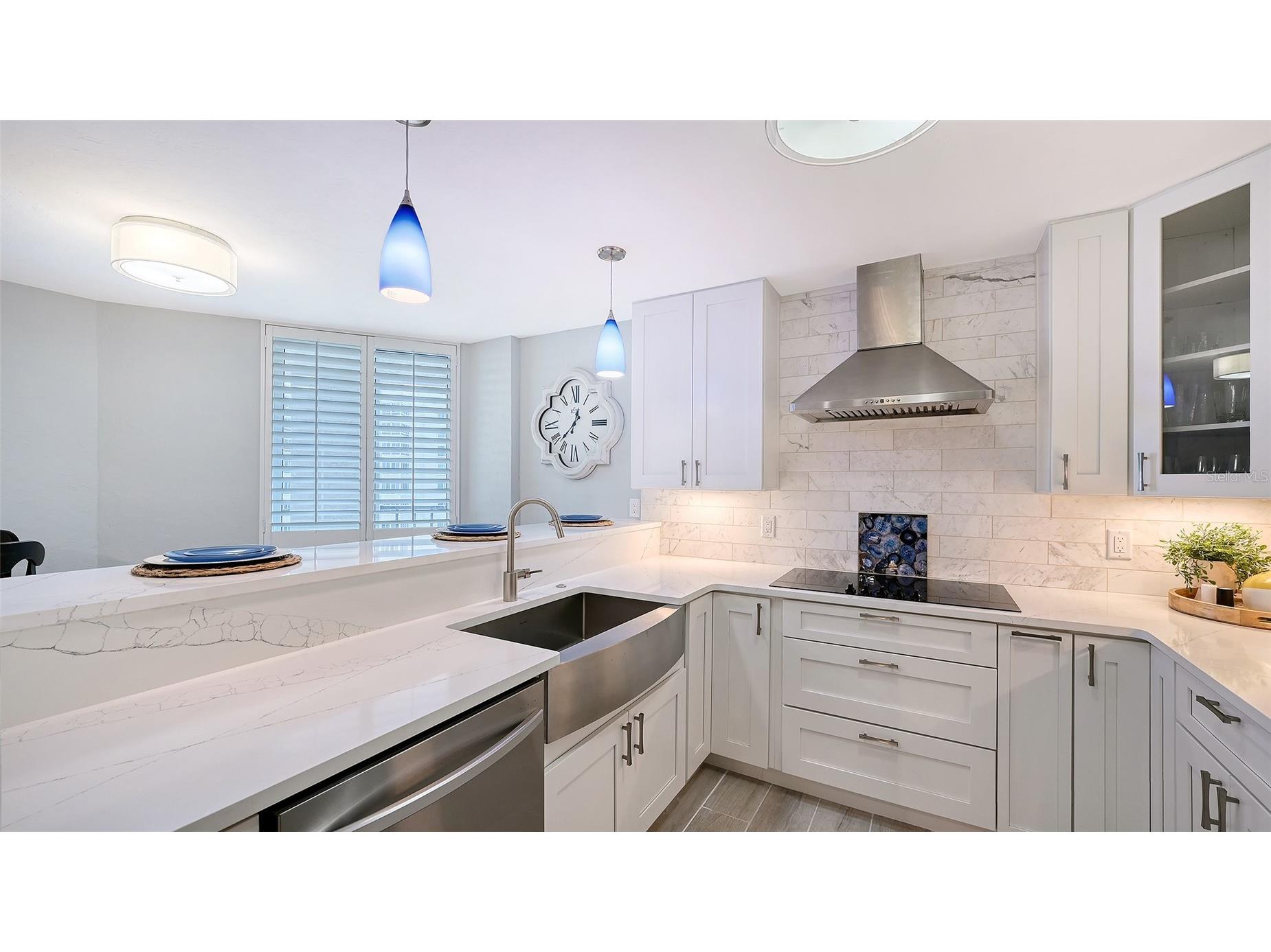 5880 Midnight Pass Road #907 Sarasota FL 34242 A4694262 image29