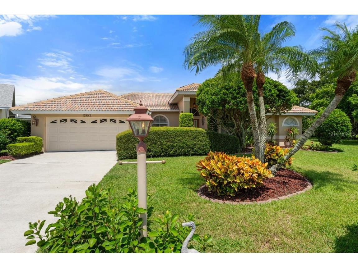 5882 Lantern Court Sarasota FL 34243 A4623271 image1