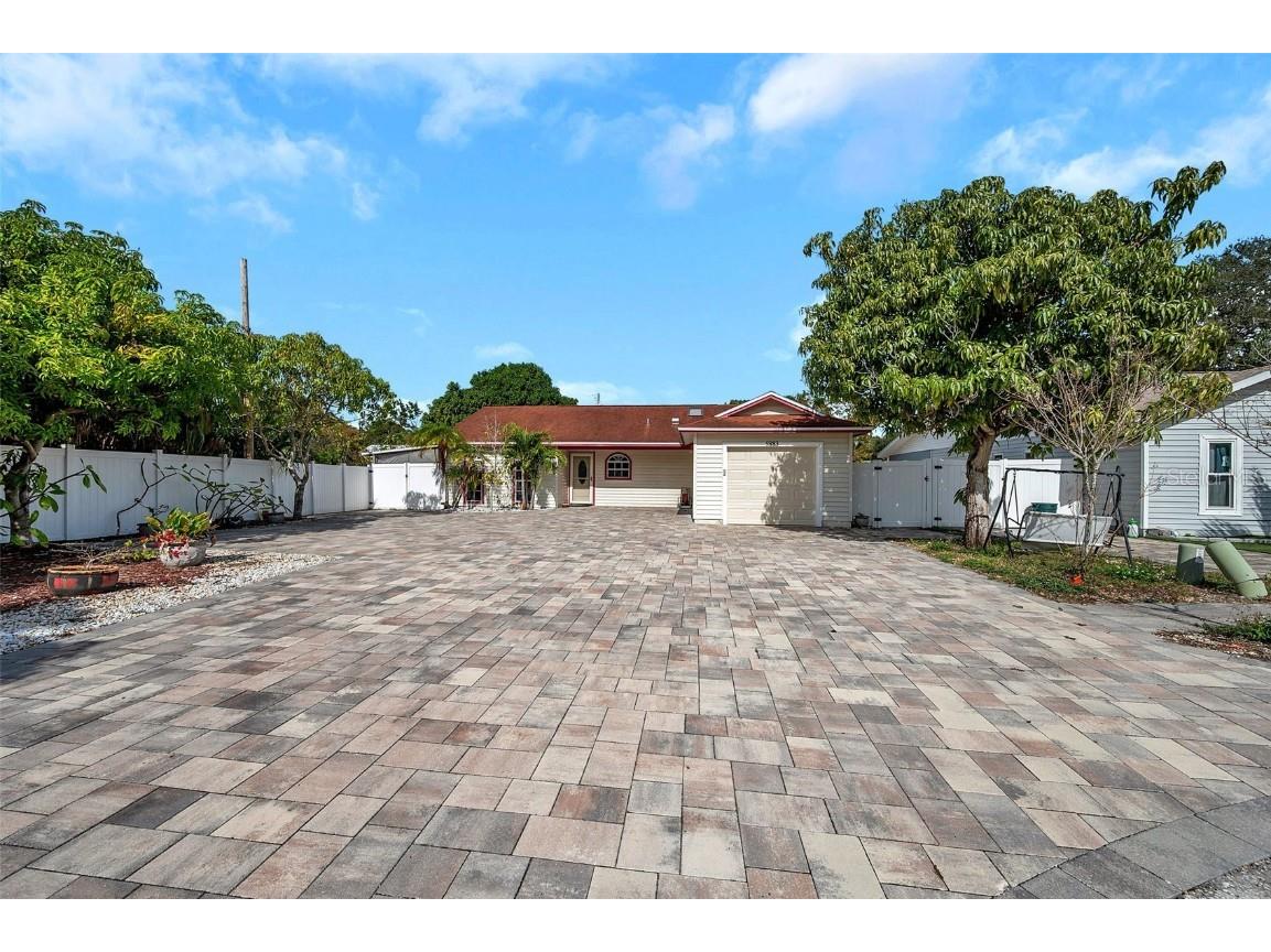 5883 Darren Court N Clearwater FL 33760 U8226564 image1