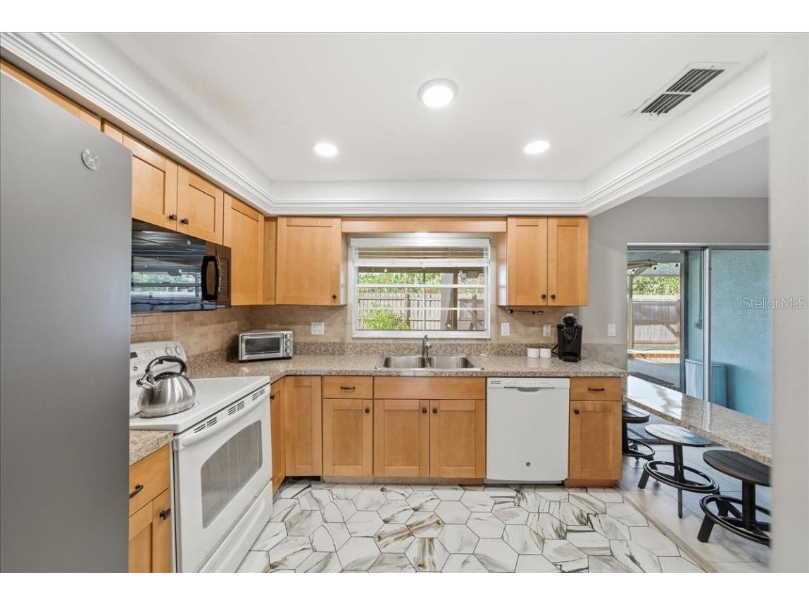 5883 Whistlewood Circle Sarasota FL 34232 A4671389 image12