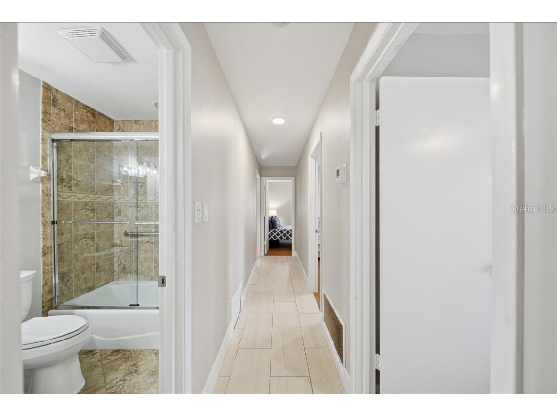 5883 Whistlewood Circle Sarasota FL 34232 A4671389 image26