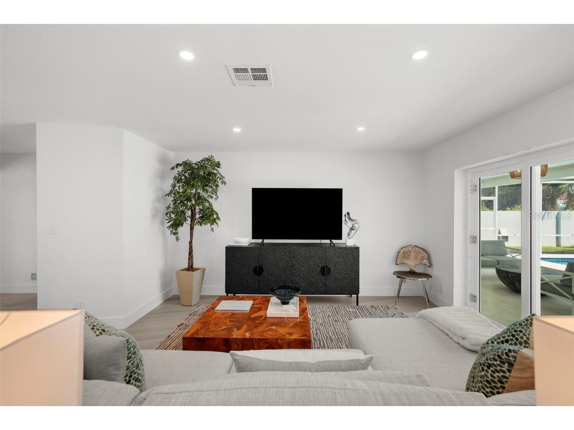 5884 51st Street S Saint Petersburg FL 33715 TB8451513 image10