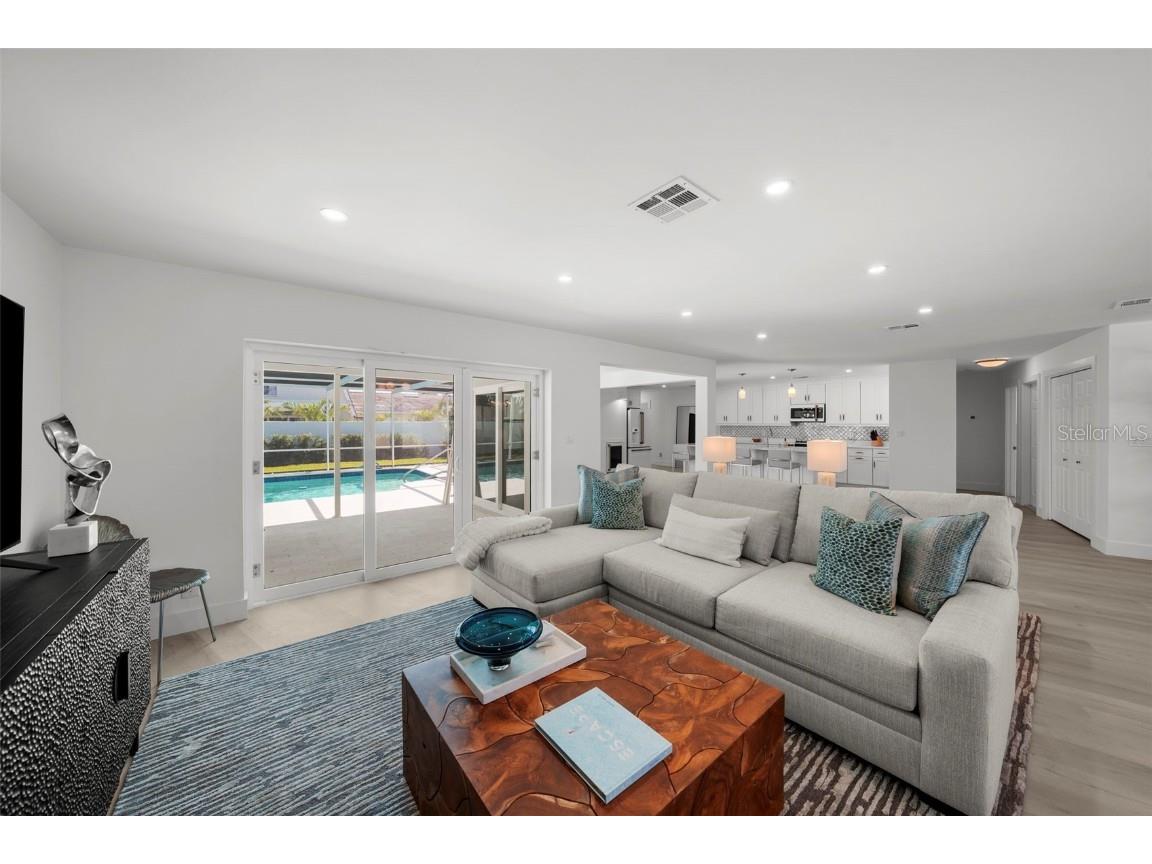 5884 51st Street S Saint Petersburg FL 33715 TB8451513 image2