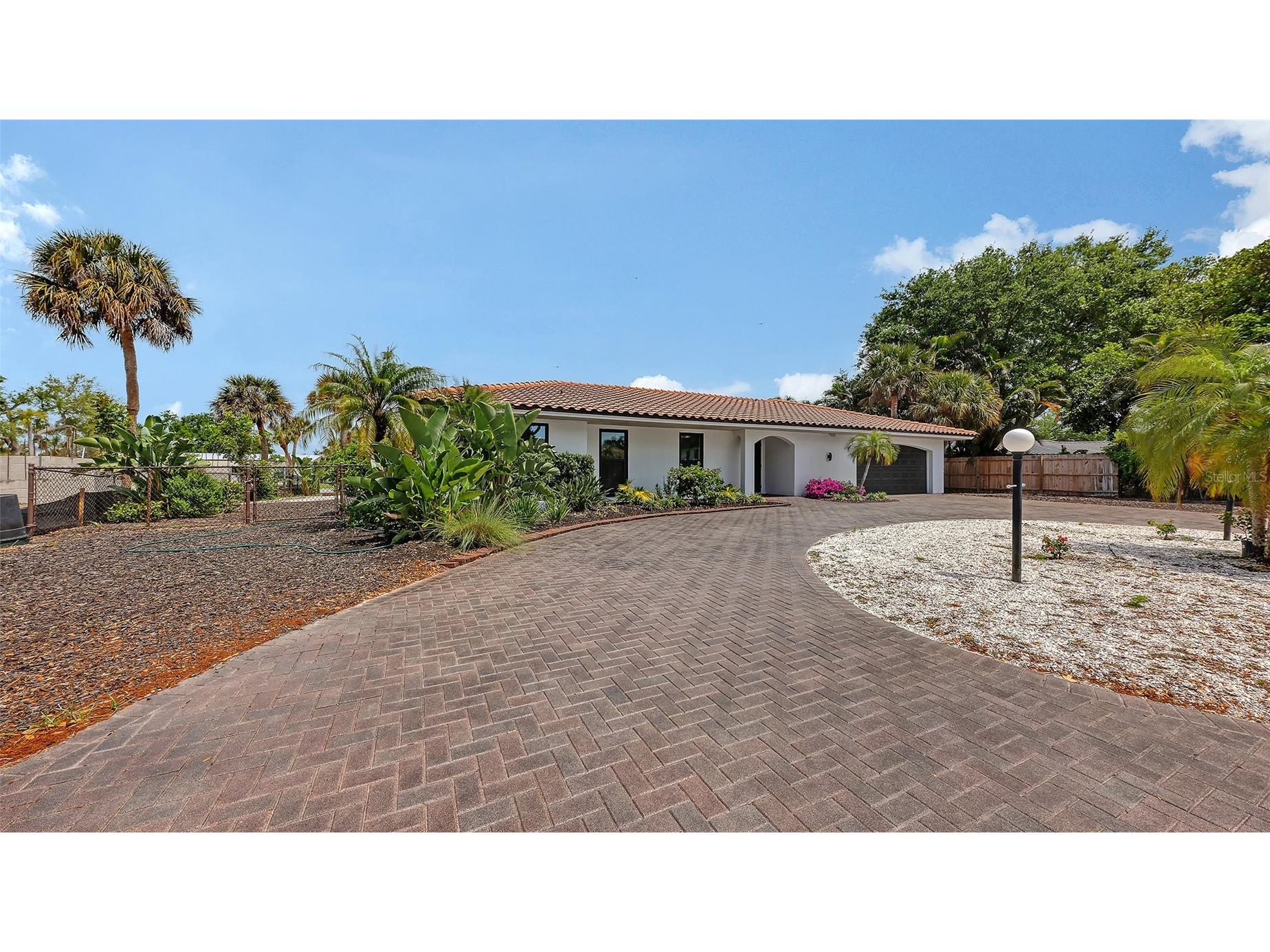 589 Commonwealth Lane Sarasota FL 34242 R4910990 image1