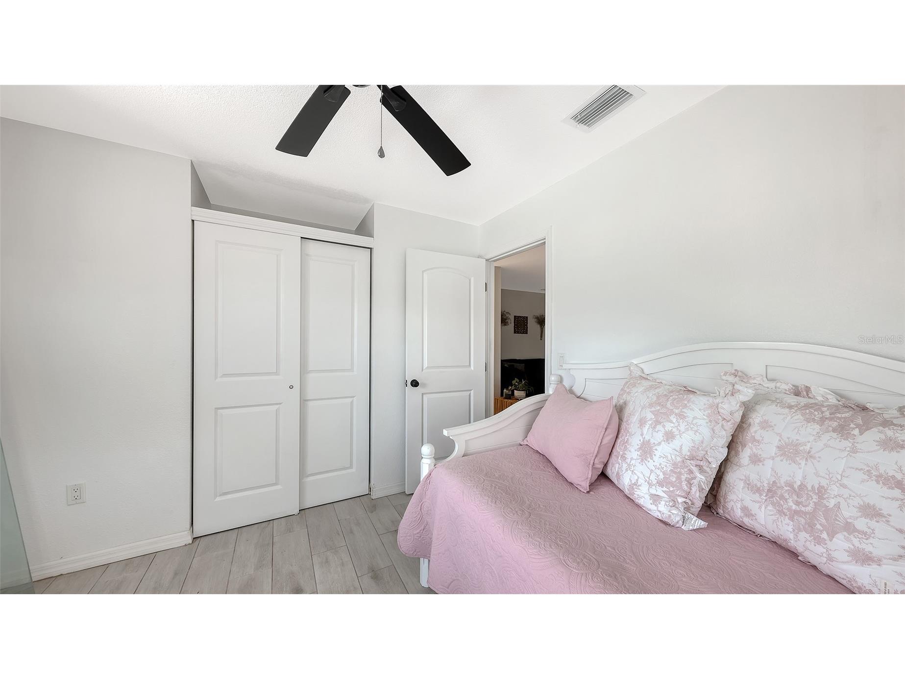 589 Commonwealth Lane Sarasota FL 34242 R4910990 image23