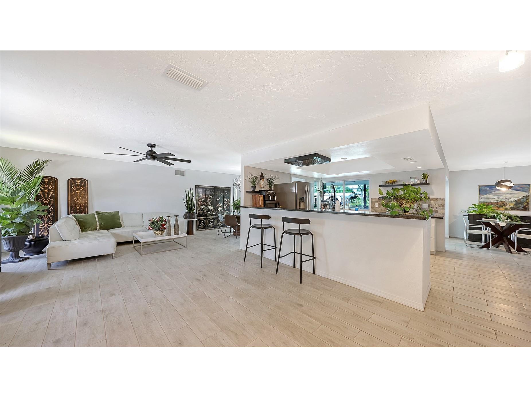 589 Commonwealth Lane Sarasota FL 34242 R4910990 image3
