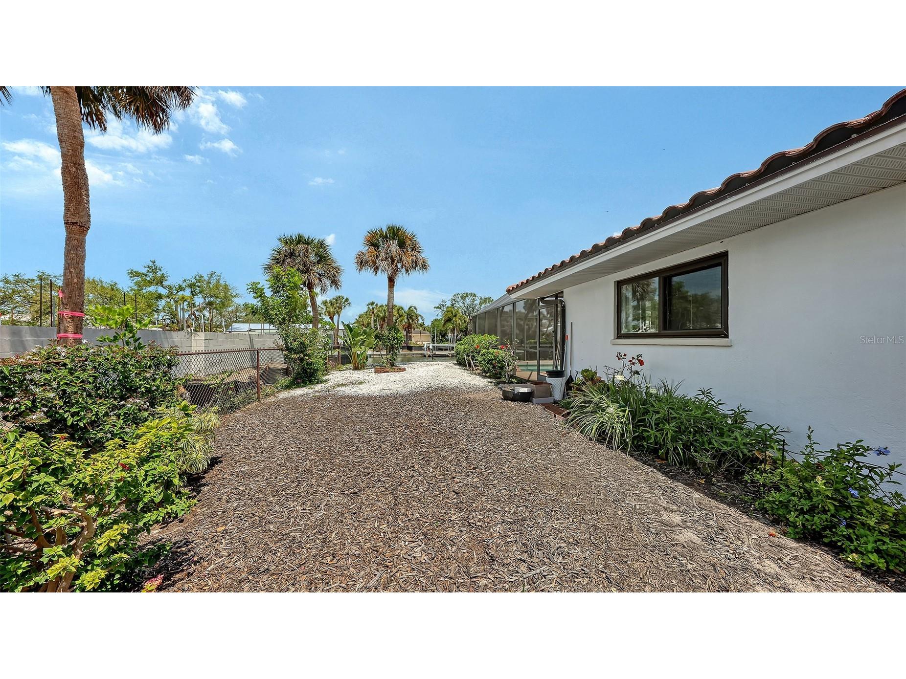 589 Commonwealth Lane Sarasota FL 34242 R4910990 image33