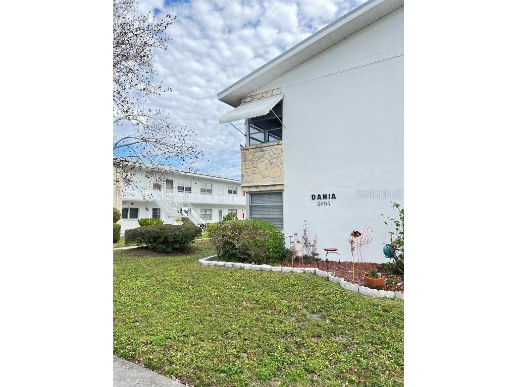 5895 18th Street N #4 Saint Petersburg FL 33714 U8228441 image1