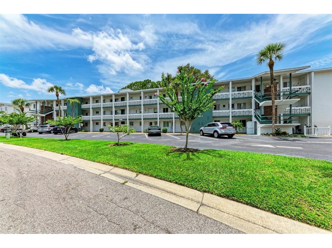 5902 17th Street W #C33 Bradenton FL 34207 A4575806 image1