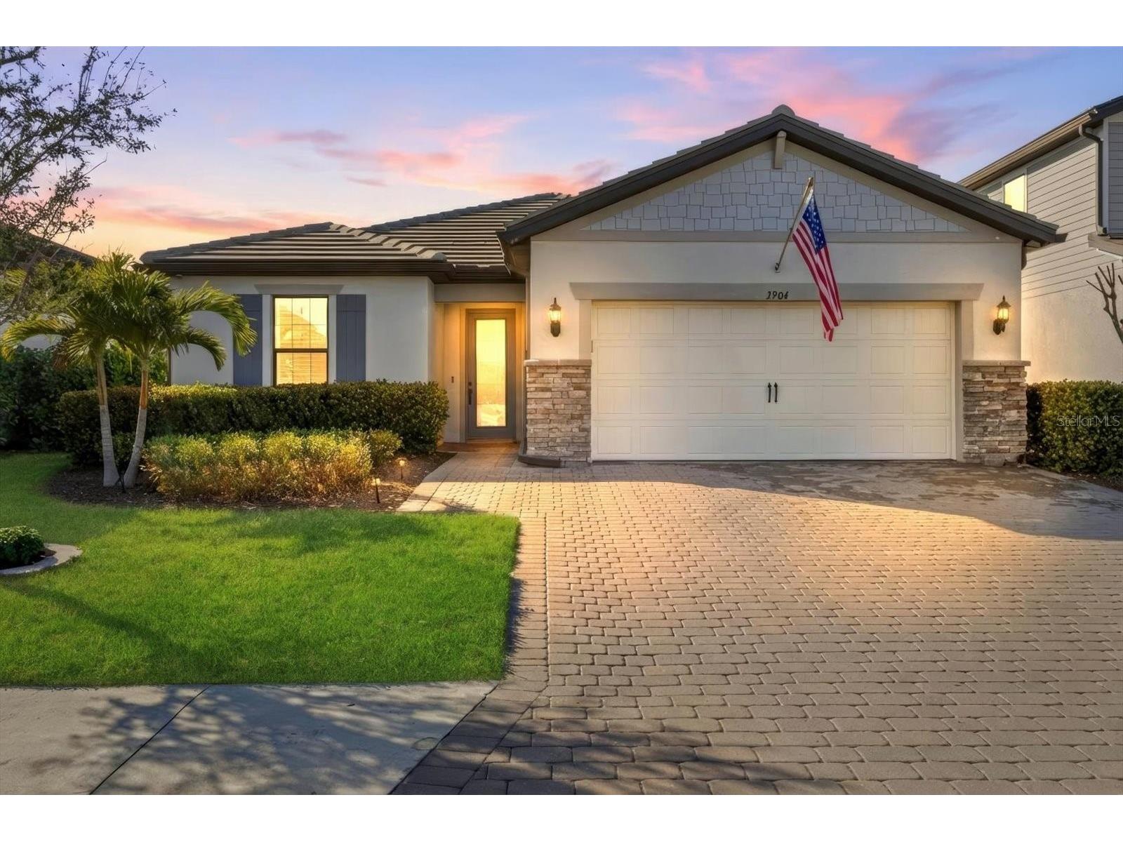 5904 Bluestar Court Lakewood Ranch FL 34211 A4682097 image1