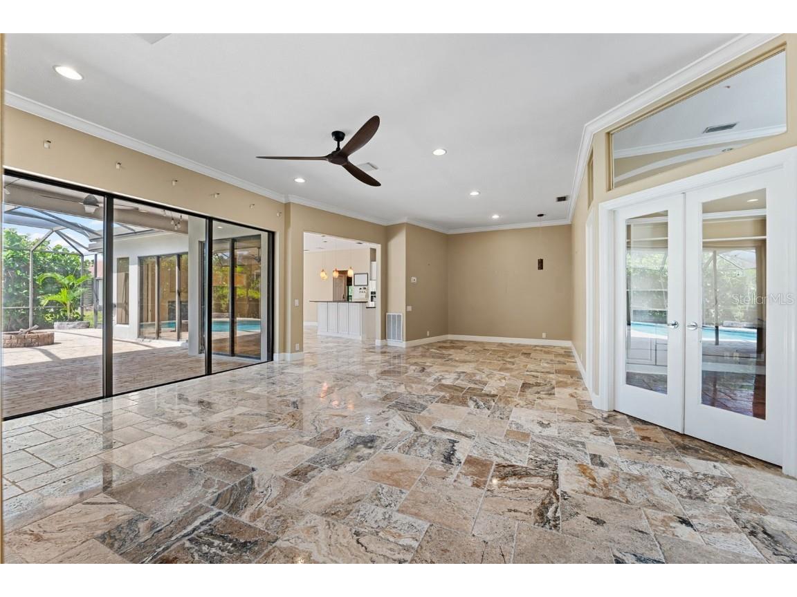 5904 Pelican Bay Plaza S Gulfport FL 33707 TB8440298 image7