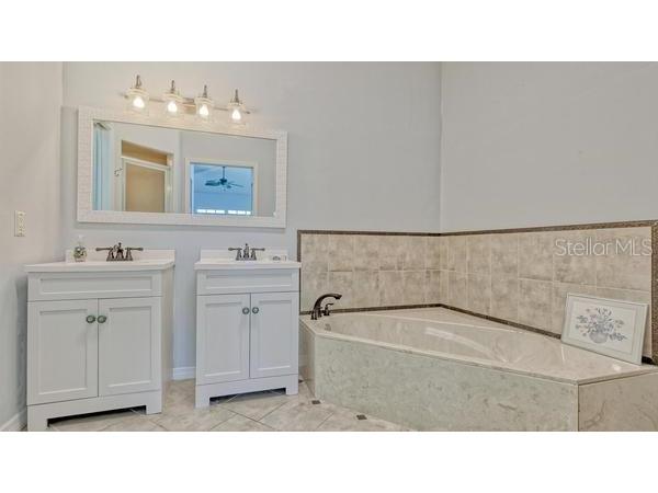 5905 Doral Drive Sarasota FL 34243 A4602151 image26