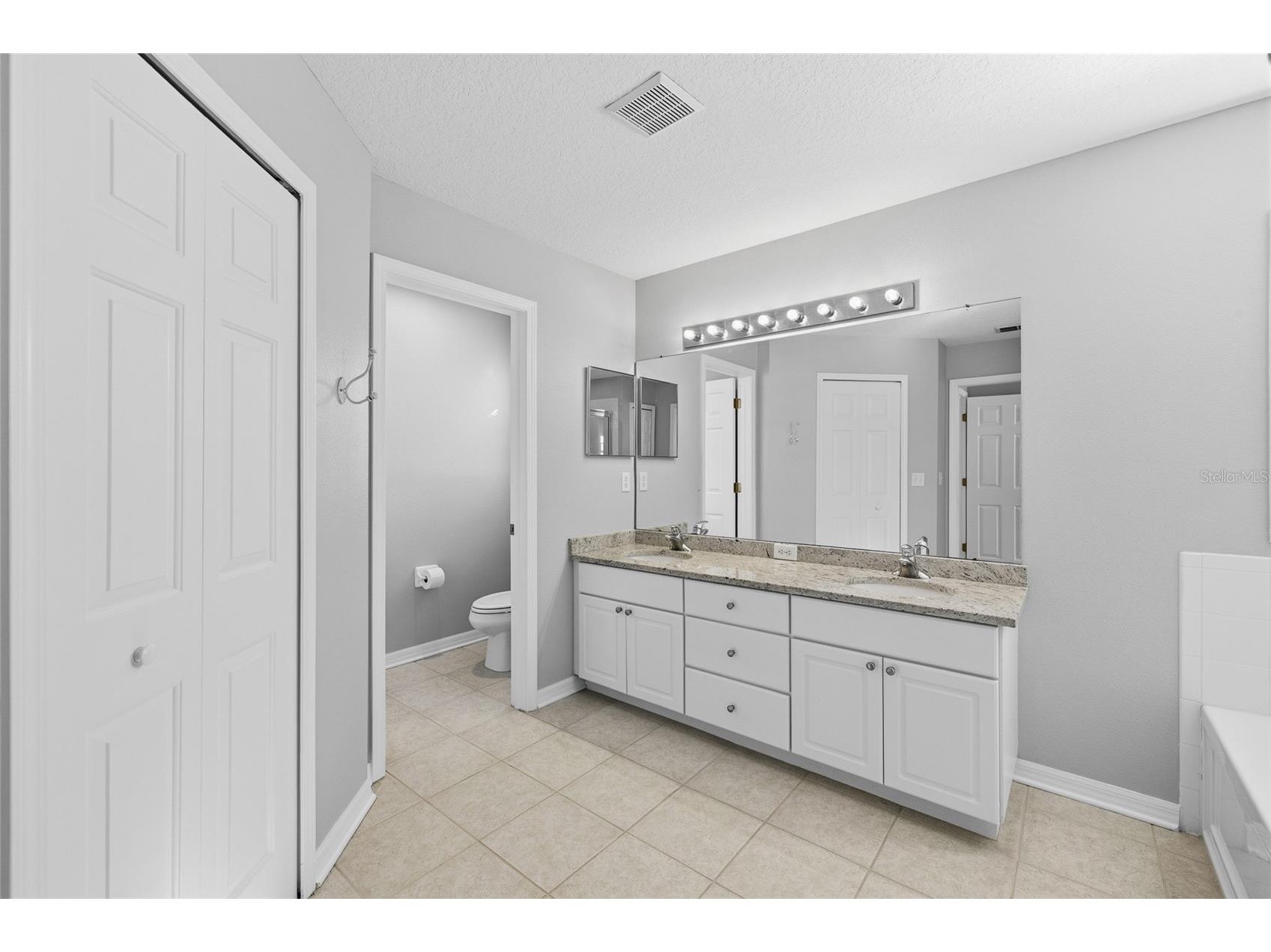 5908 Beaconpark Street Lithia FL 33547 TB8469362 image32