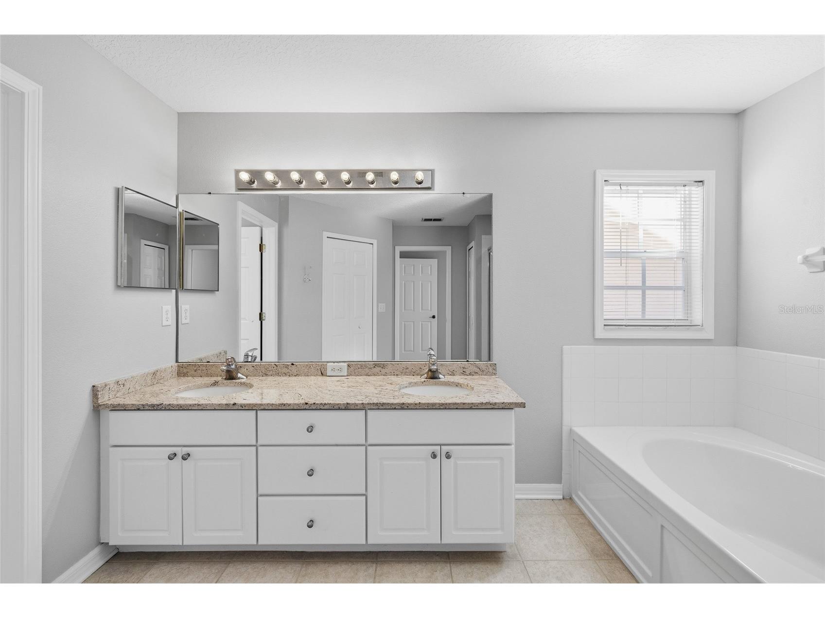 5908 Beaconpark Street Lithia FL 33547 TB8469362 image33