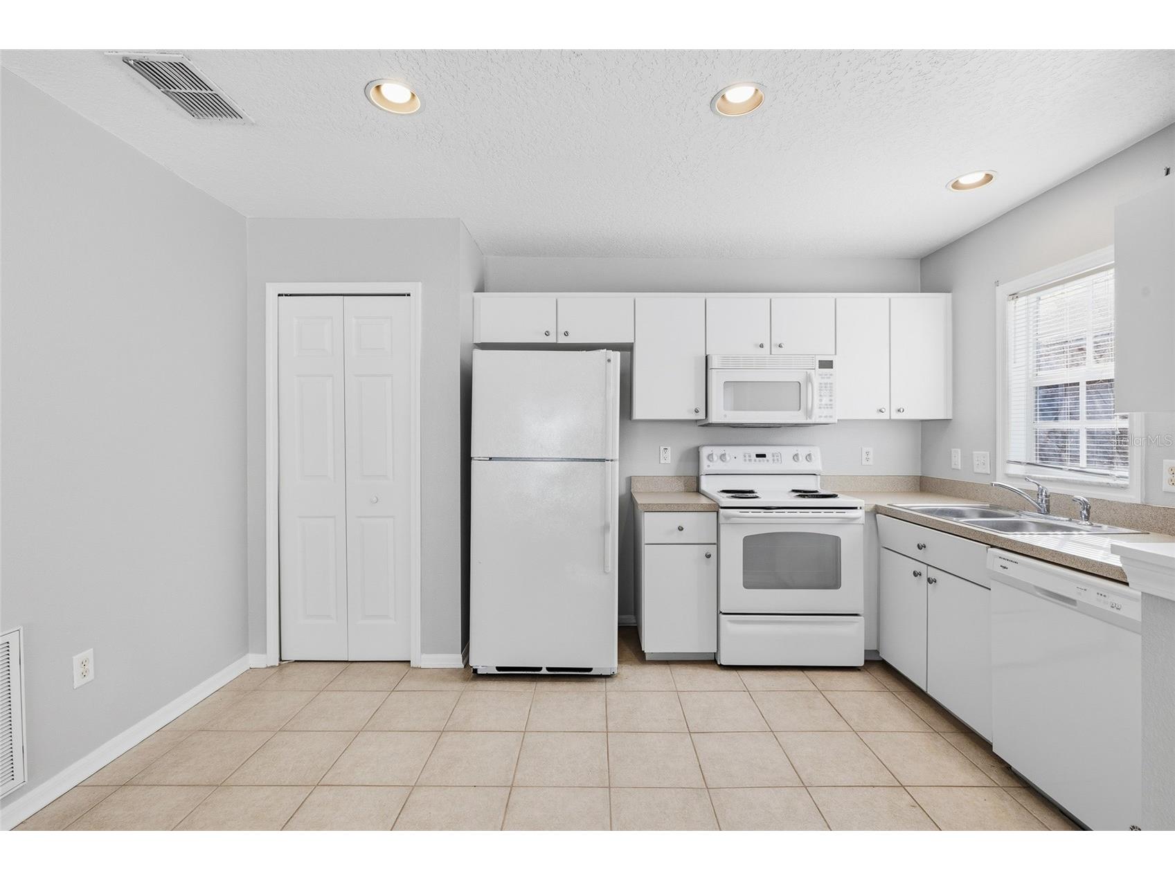 5908 Beaconpark Street Lithia FL 33547 TB8469362 image45