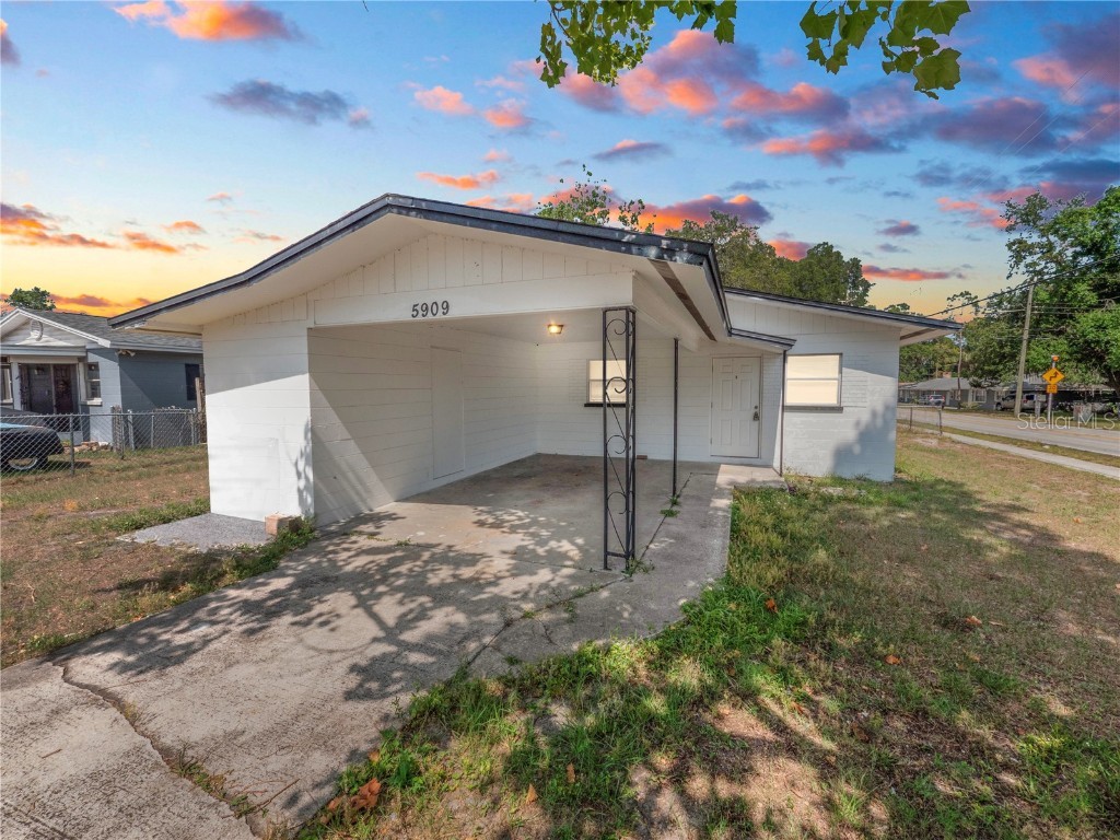 5909 Hilltop Lane E Lakeland FL 33809 L4937231 image1