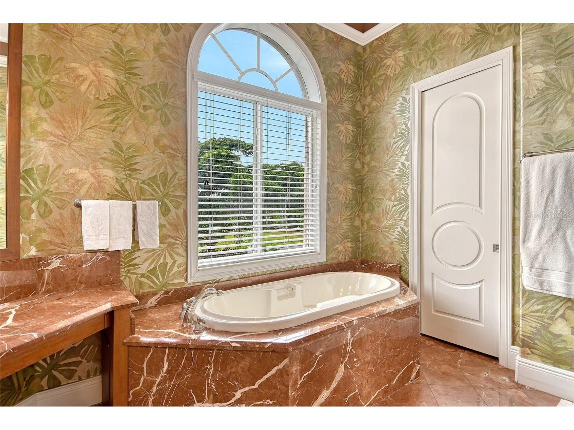 591 Putting Green Lane Longboat Key FL 34228 A4664198 image32