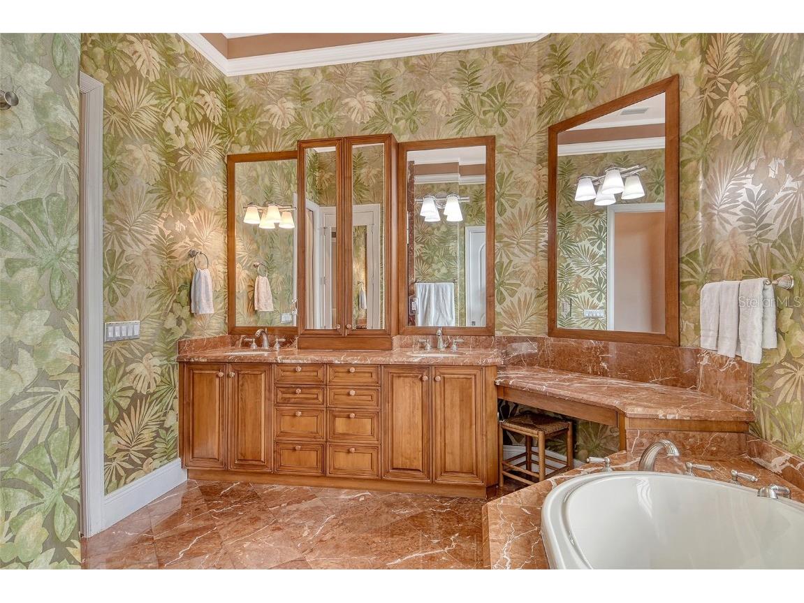 591 Putting Green Lane Longboat Key FL 34228 A4664198 image34