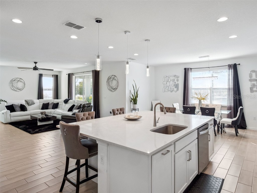 591 Via Bella Court Howey In The Hills FL 34737 O6366045 image9