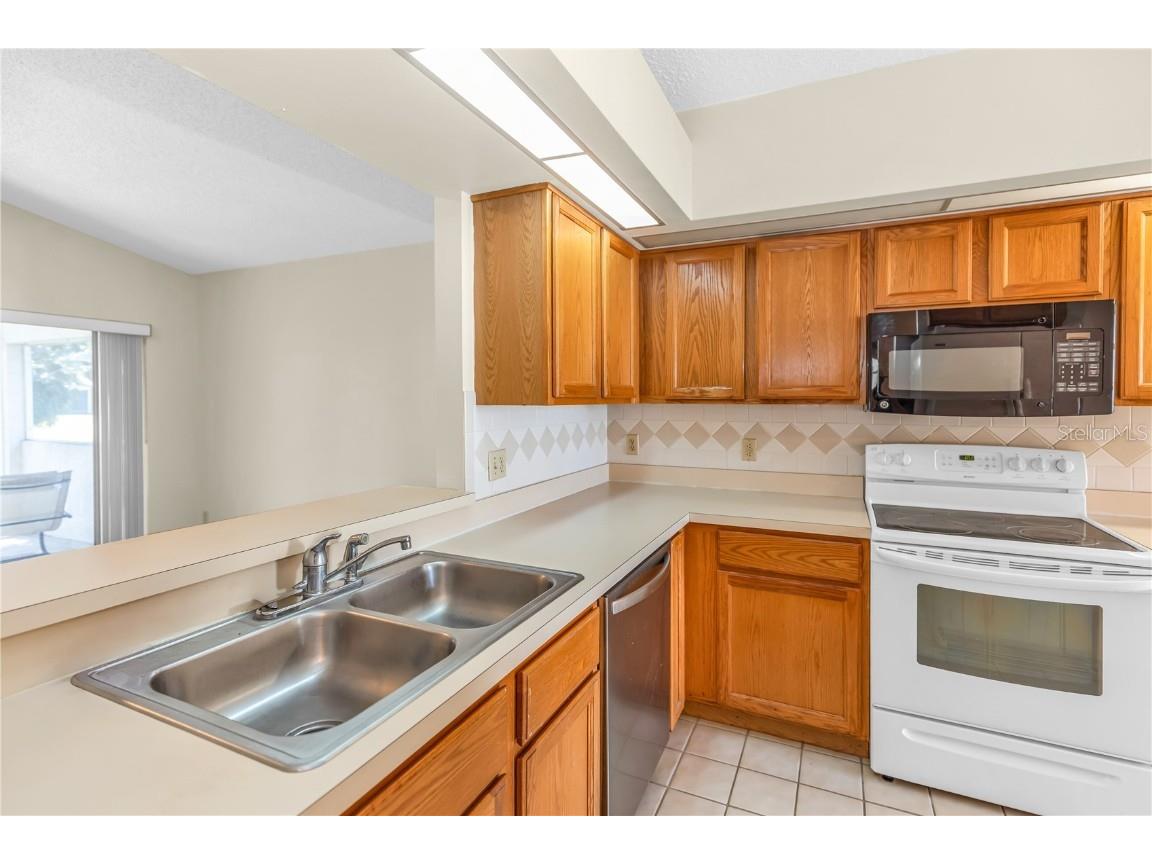 5910 Petunia Lane Orlando FL 32821 O6360566 image8